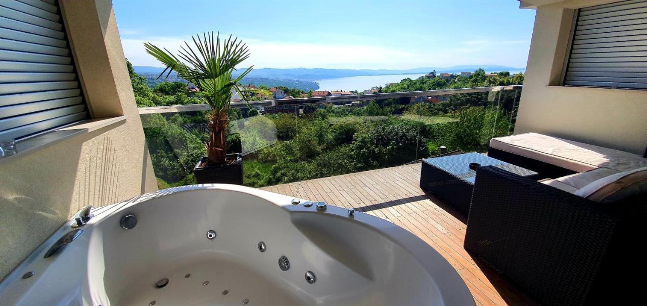 Jacuzzi Penthouse Apartment Матулі Екстер'єр фото