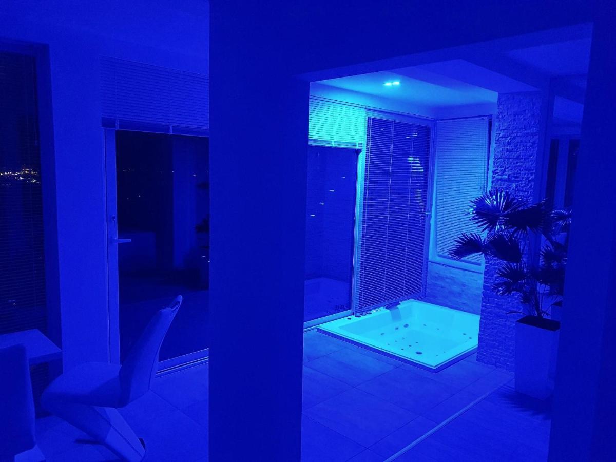 Jacuzzi Penthouse Apartment Матулі Екстер'єр фото